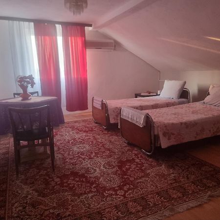 Guesthouse Sobi-Rooms Gradsko Екстер'єр фото