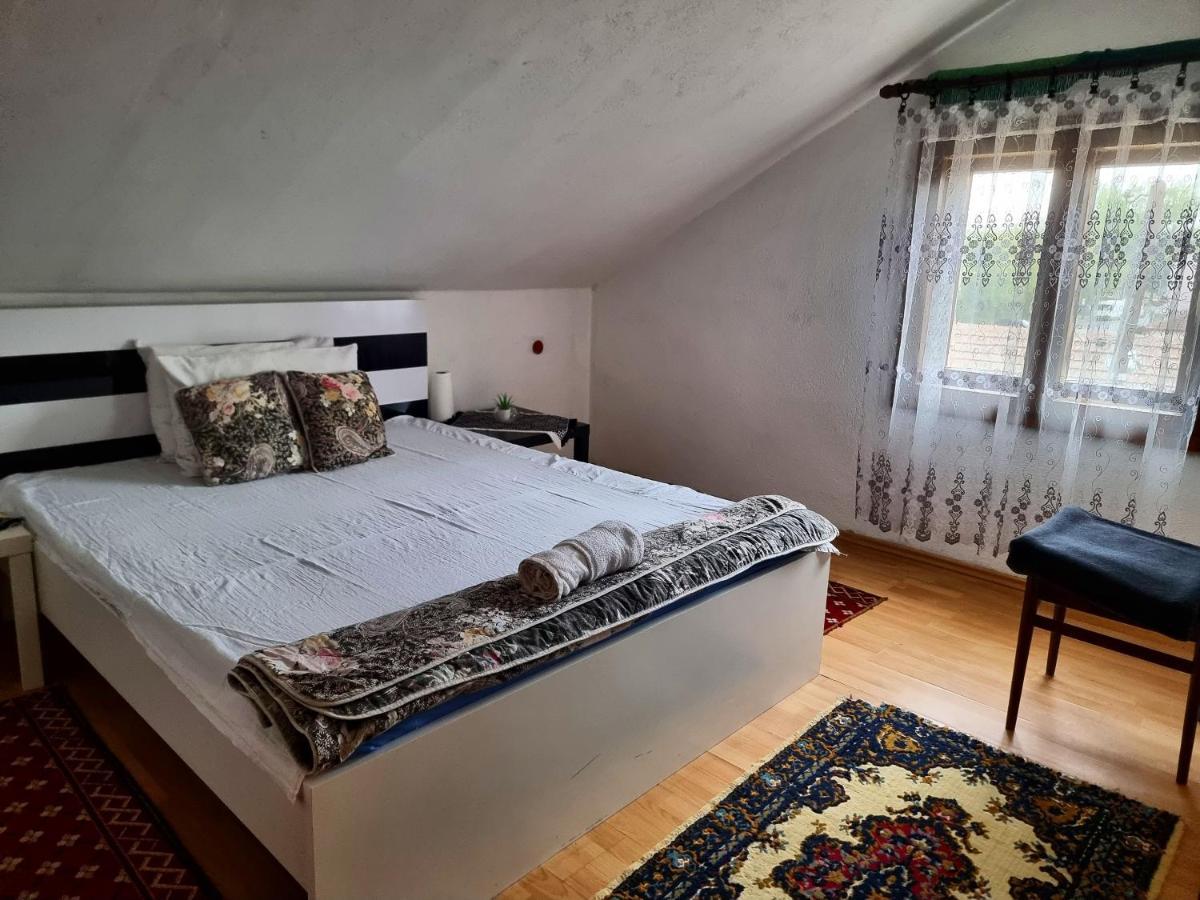 Guesthouse Sobi-Rooms Gradsko Екстер'єр фото