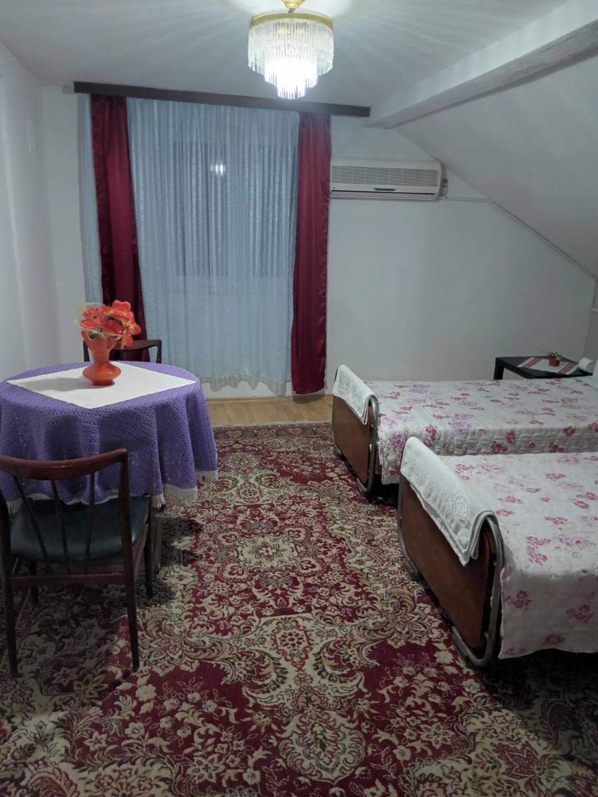 Guesthouse Sobi-Rooms Gradsko Екстер'єр фото