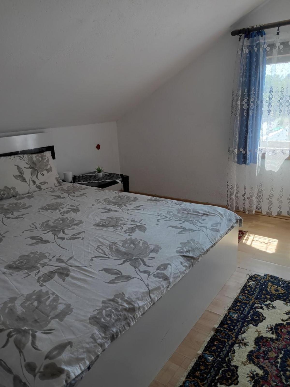 Guesthouse Sobi-Rooms Gradsko Екстер'єр фото