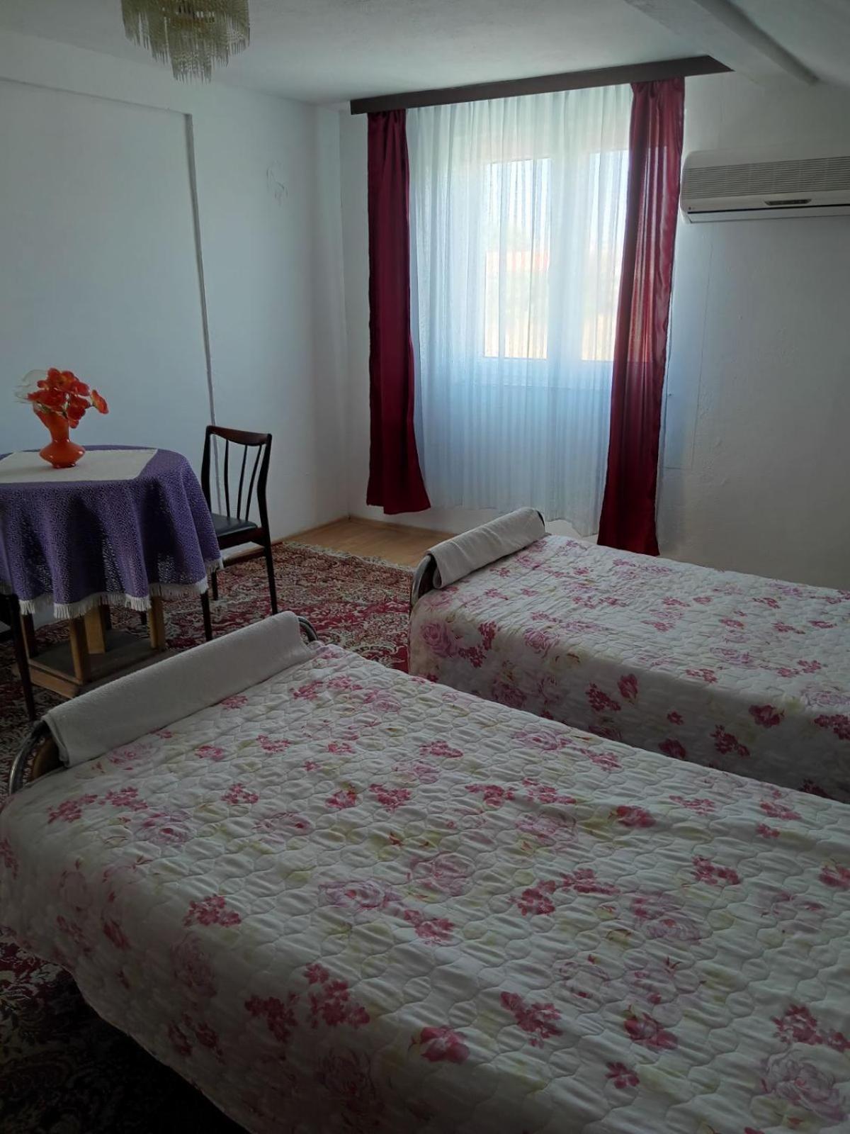 Guesthouse Sobi-Rooms Gradsko Екстер'єр фото