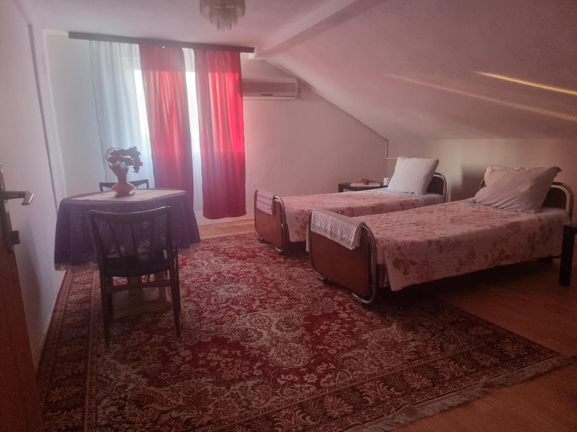 Guesthouse Sobi-Rooms Gradsko Екстер'єр фото